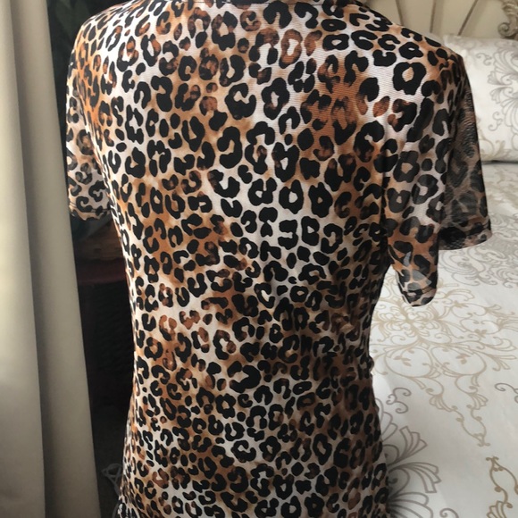 Nine West small short sleeve leopard ruched top - Picture 2 of 5